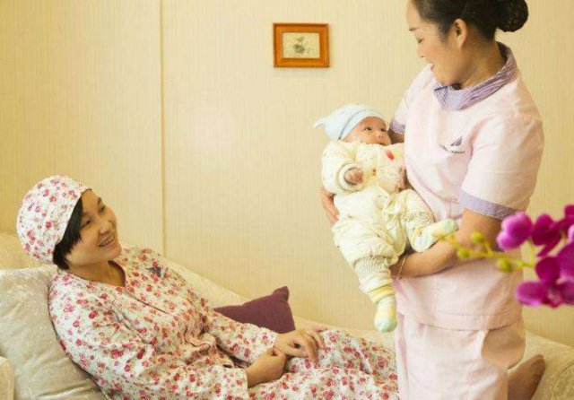 如何確定醫(yī)院陪護人員是否專業(yè)可靠？